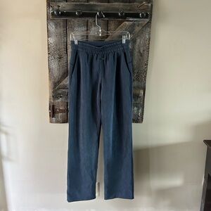 Women's Lululemon Navy Pants Size 6